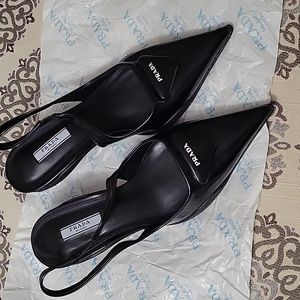 NWOT,LUXURY BLACK SPORT PUMPS, Size 39/8